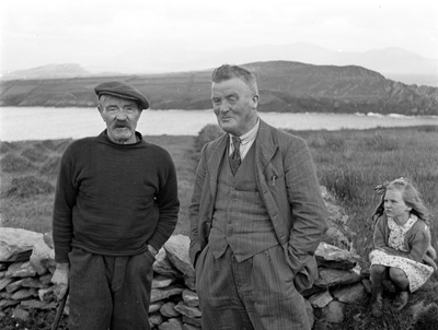 Pádraig Ó Ceallaigh and Tadhg Ó Murchú (with the kind permission
                  of the National Folklore Collection, UCD)