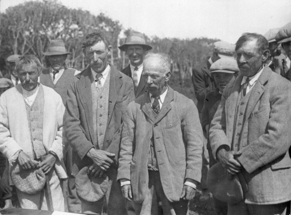 Tomás Ó Niadh (front row, third from left; with the kind permission of the National Folklore Collection, UCD) 